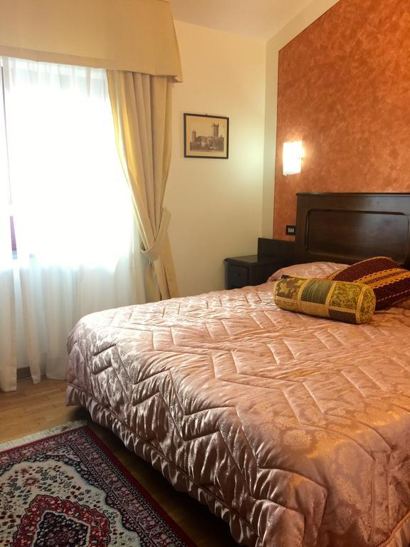 Hotel Ristorante Al Brunello Di Montalcino Habitación foto