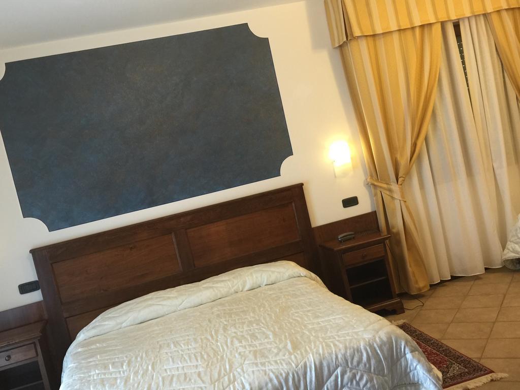 Hotel Ristorante Al Brunello Di Montalcino Habitación foto