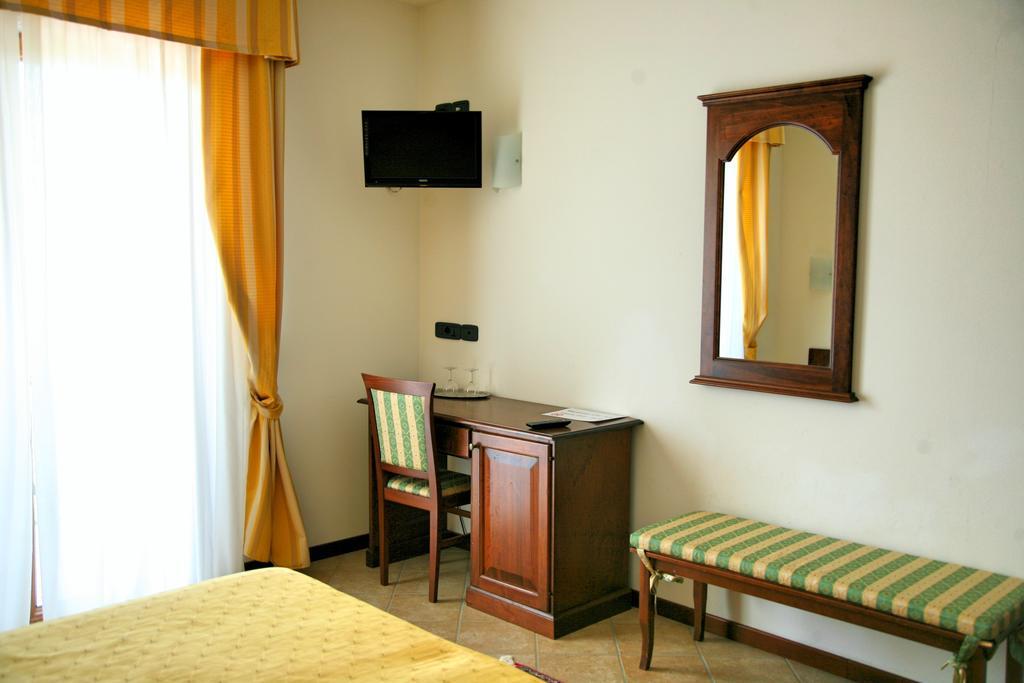 Hotel Ristorante Al Brunello Di Montalcino Habitación foto